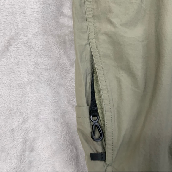 Mountain Hardwear Women’s Green Cargo  Hiking Pants. Size 14/32. - Picture 3 of 9